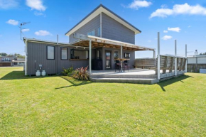 Coastal Comfort - Foxton Beach Holiday Home
